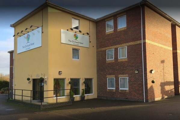 Exterior - the orchard hotel (Quedgeley)
