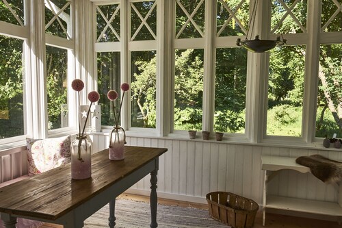 Kaunis puinen huvila Smalandin keskellä