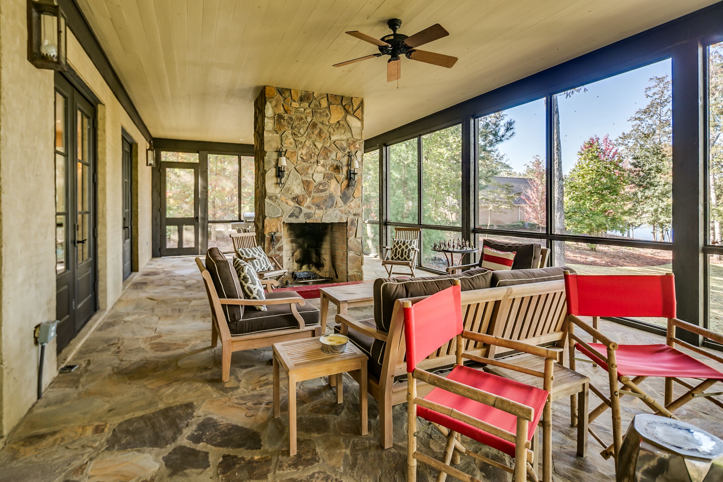 NEW TO RENTAL MARKET-4 BEDROOM-SMITH LAKE-NO STEPS TO LAKE-MAIN BODY