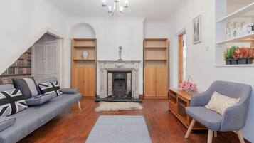 Signature House, Non Smoking | Living room