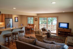 TV, fireplace - Exquisite, fully remodeled lake view home! When only the best will do! (Carnelian Bay)