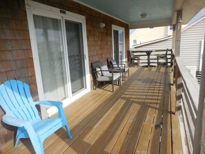 Terrace/patio - Oceanside, beach views, steps to beach, hot tub ,pool ,pet friendly (Kitty Hawk)