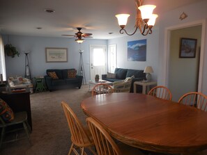Interior - Oceanside, beach views, steps to beach, hot tub ,pool ,pet friendly (Kitty Hawk)