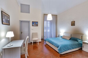 Double Room | Desk, free WiFi, bed sheets
