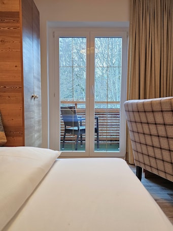 Minibar, in-room safe, blackout drapes, soundproofing