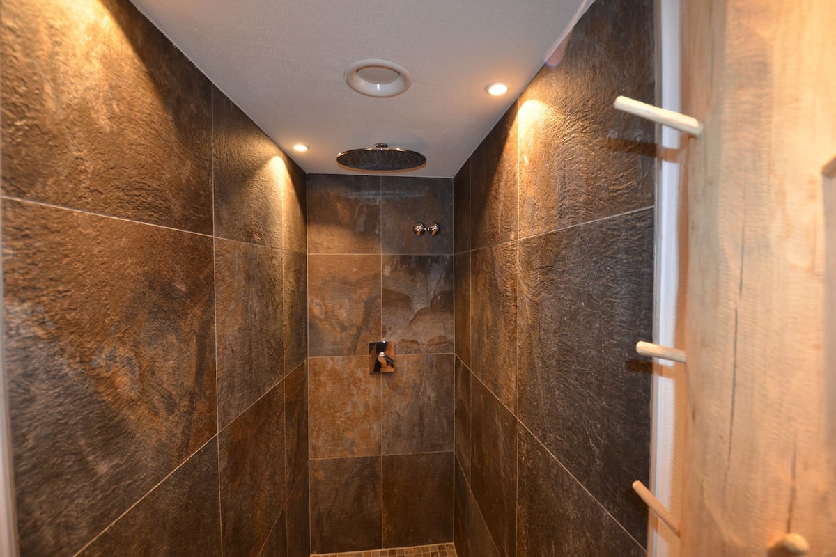 body treatments, 1 treatment room, massages