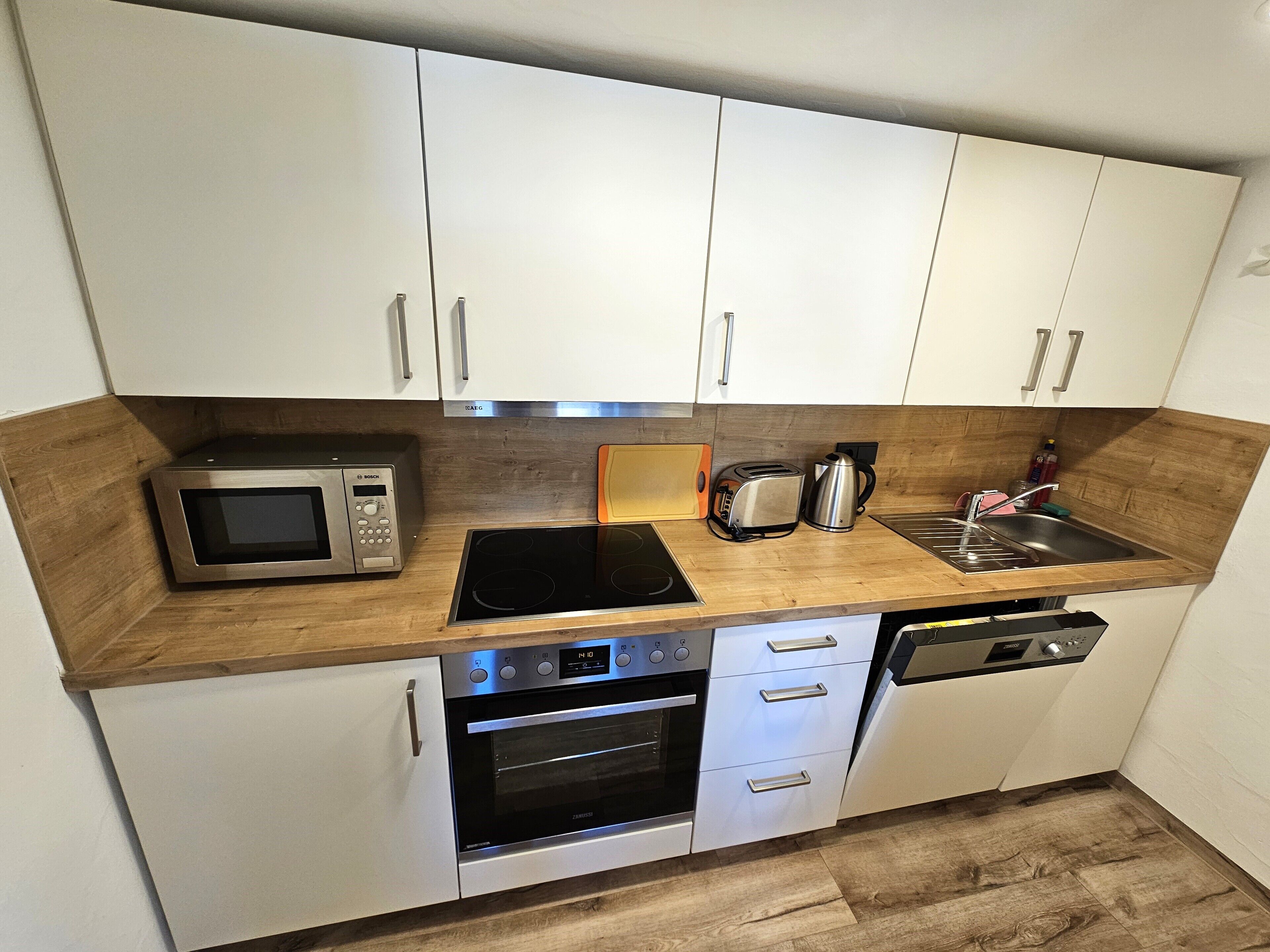 grand apartment, 3 bedrooms, balcony, mountain view | private kitchen