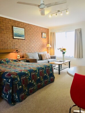 Double Room, 1 Queen Bed | Desk, blackout drapes, iron/ironing board, free WiFi - Colonial Motor Inn Pambula (Pambula)