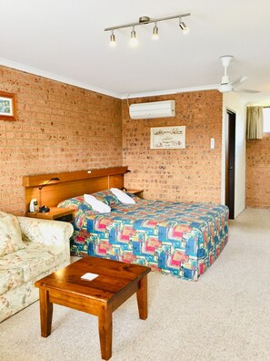 Double Room, 1 Queen Bed | Desk, blackout drapes, iron/ironing board, free WiFi - Colonial Motor Inn Pambula (Pambula)