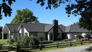 Unclassified image, 3 of 38, button - Karapiro Willows Luxury B & B (Karapiro)