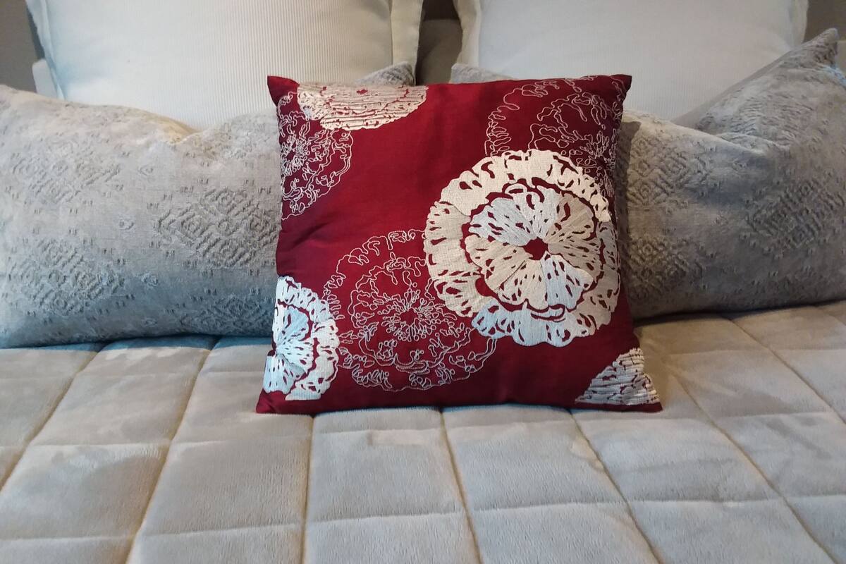 特級雙人房, 1 張加大雙人床 (Ruby Queen Bedroom) | 高級寢具、特厚豪華床墊、遮光窗簾/窗簾、隔音