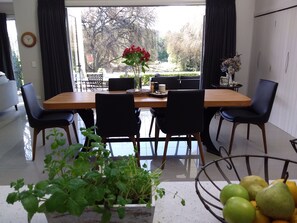 Tägliches inbegriffenes einheimisches Frühstück