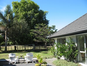 Courtyard - Karapiro Willows Luxury B & B (Karapiro)