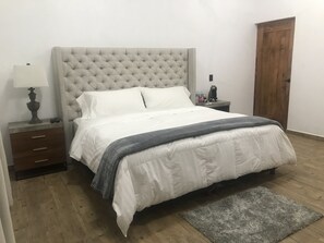 Traditional Double Room, 1 King Bed, Non Smoking