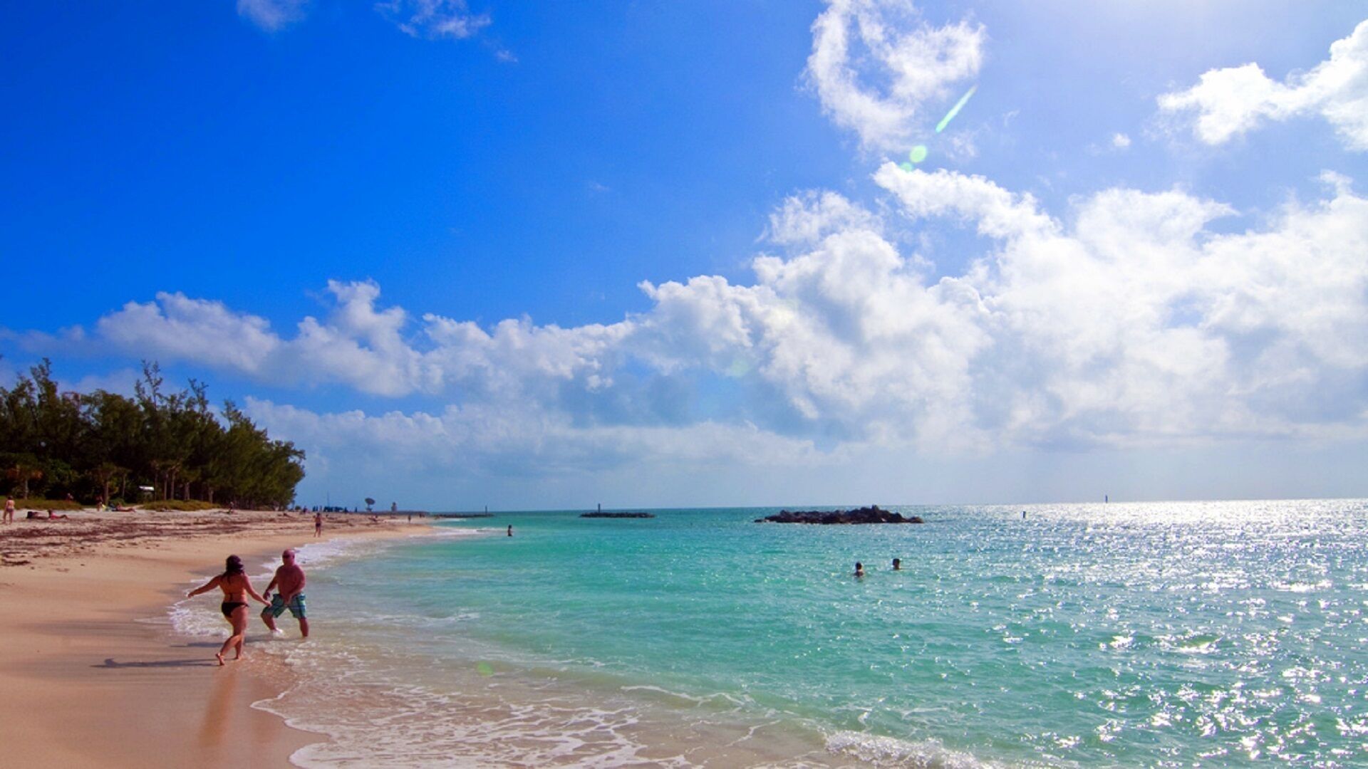 Playa en los alrededores y toallas de playa 