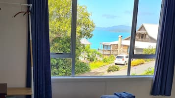 3 habitaciones, tabla de planchar con plancha, wifi y ropa de cama