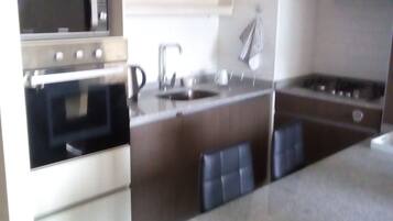 冰箱、微波炉、烤箱、炉灶