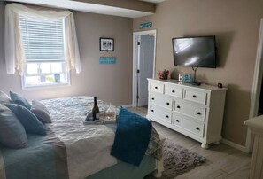 3 bedrooms, memory-foam beds, desk, iron/ironing board