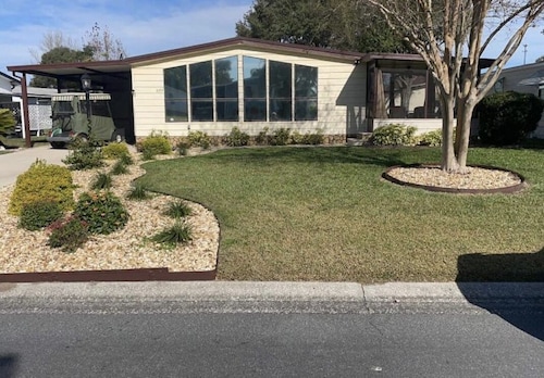 Disfruta la vida en las aldeas en 603 Jason Drive