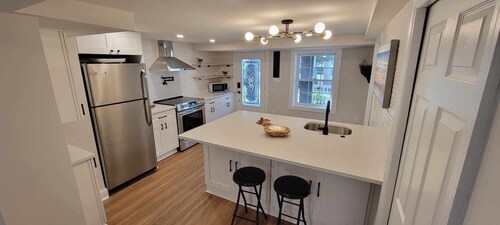 Fresh and Clean! Ground Floor Apartment in Beautiful Historic District