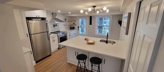 Fresh and Clean! Ground Floor Apartment in Beautiful Historic District