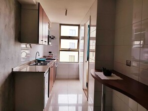 Frigorifero, microonde, forno, pentole/stoviglie/utensili