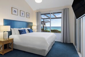 Panoramic Villa, 2 Bedrooms, Sea View | Premium bedding, soundproofing, iron/ironing board - Chocolate Gannets (Apollo Bay)