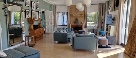 TV, fireplace, DVD player, table tennis