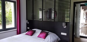 5 bedrooms, iron/ironing board, travel crib, WiFi (free)