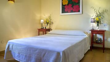 2 slaapkamers, geluiddichte muren, een strijkplank/strijkijzer