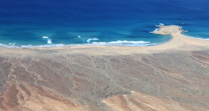 CANARY HOUSE PRIVATE, POOL HEATED 27th to 28th