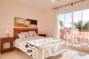 4 bedrooms, iron/ironing board, WiFi, bed sheets - Luxury Villa Private Gated Pool, Garden, Patio Fantastic views Families & Golf. (MIJAS COSTA)