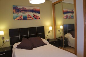 2 dormitorios, tabla de planchar con plancha, wifi y ropa de cama