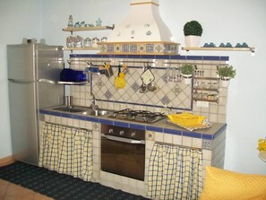 Fridge, oven, stovetop, cookware/dishes/utensils - Apartment/ flat - Levanzo (Levanzo)