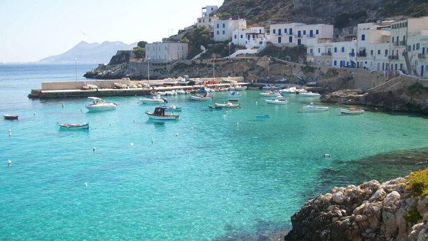 A coastal town with clear turquoise waters, boats, and white buildings on a hillside. - Apartment/ flat - Levanzo (Levanzo)