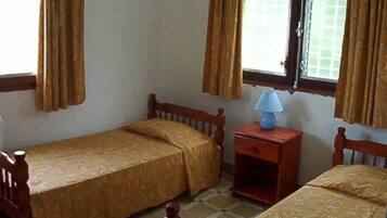 4 Schlafzimmer, Bügeleisen/Bügelbrett, kostenloses WLAN, Bettwäsche