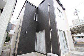 Exterior - Akizero Onnason (Onna)