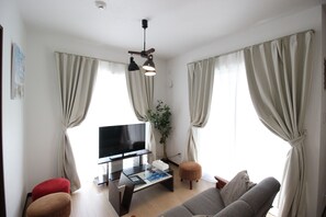 Flat-screen TV - Akizero Onnason (Onna)