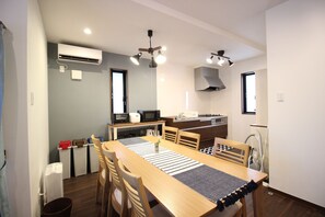 AO-3 | Living area | Flat-screen TV - Akizero Onnason (Onna)