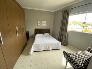 City-Doppelzimmer, 1 Doppelbett und Schlafsofa | Schreibtisch, kostenloses WLAN, Bettwäsche