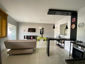 City Double Room, 1 Double Bed with Sofa bed | Living area | LCD TV - Green House Apartamentos Ubá Minas Gerais (Uba)