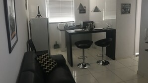 Basic-Apartment, Mehrere Betten | Wohnbereich