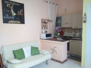 Smart-TV, peis og bøker