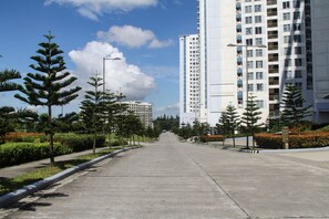 Property grounds - WIND Residences CoolSuites with balcony and GreeneryView  (Tagaytay)