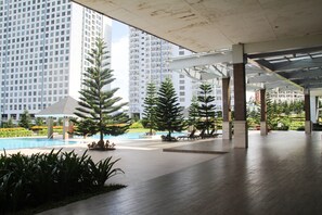 Indoor pool, outdoor pool - WIND Residences CoolSuites with balcony and GreeneryView  (Tagaytay)