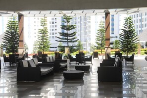 Outdoor dining - WIND Residences CoolSuites with balcony and GreeneryView  (Tagaytay)