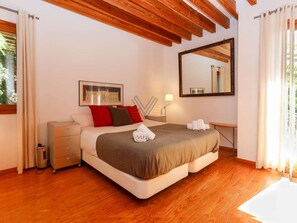 4 bedrooms, iron/ironing board, internet, bed sheets - Son Floriana, Holiday Villa for 8 persons in Cala Bona, Mallorca (Son Servera)