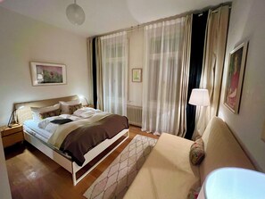 4 bedrooms, travel crib, free WiFi