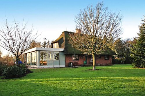 spacious thatched cottage with many extras