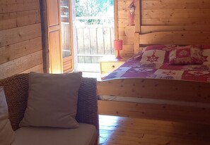 7 bedrooms, iron/ironing board, free WiFi